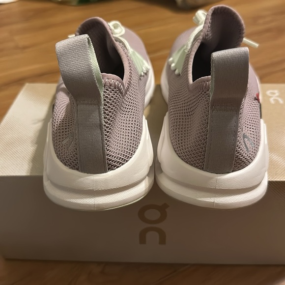 On Running Shoes Cloudeasy NEW in box Size 8 - Picture 4 of 7